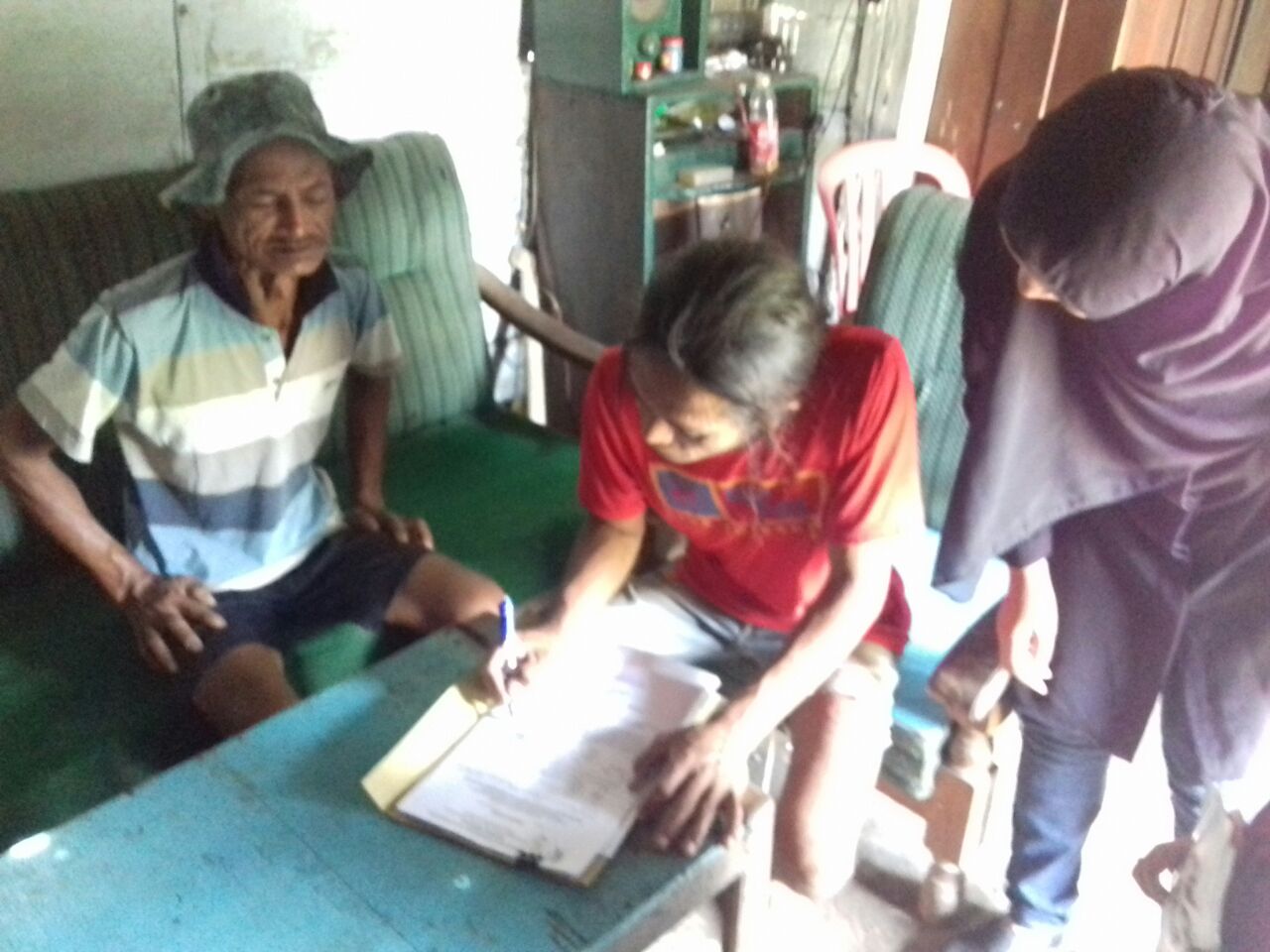 PEMBERIAN BANTUAN KURSI RODA KEPADA IBU SUKARTINI