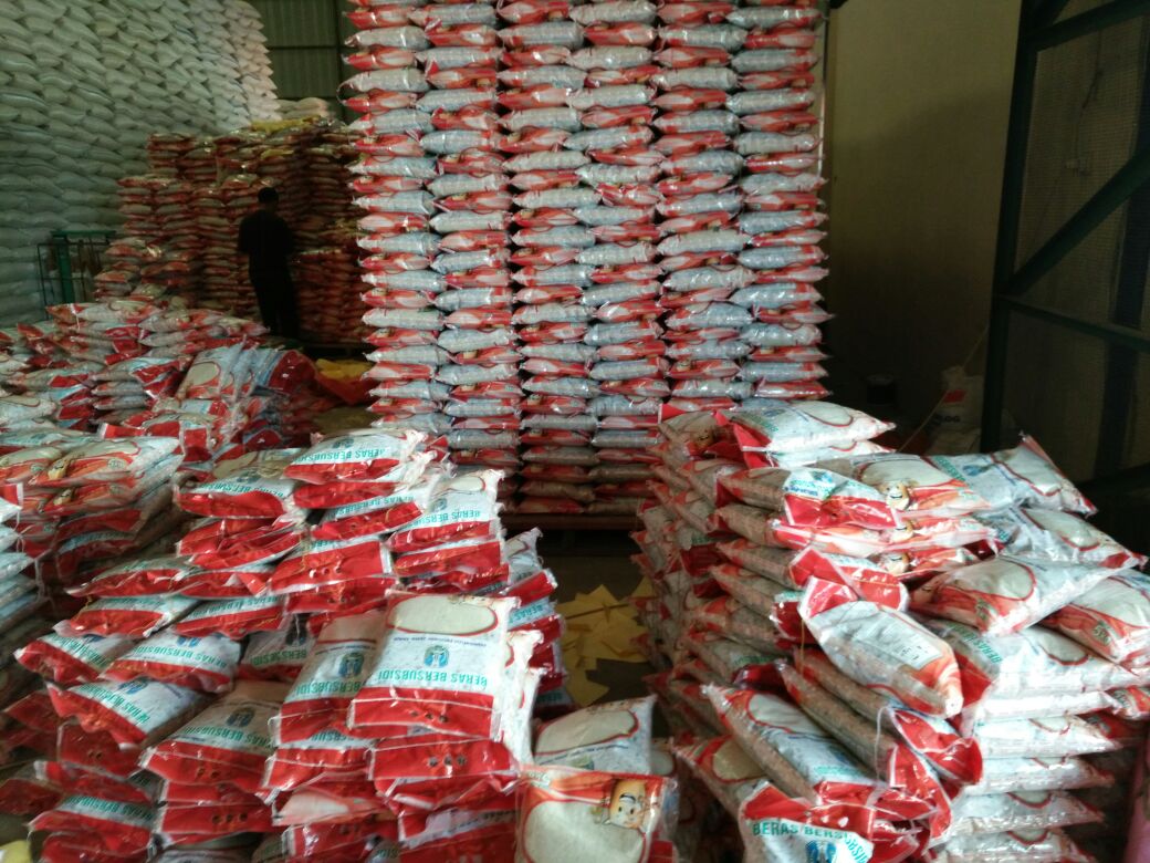 PENYALURAN BANTUAN BERAS BERSUBSIDI DI KABUPATEN BOJONEGORO