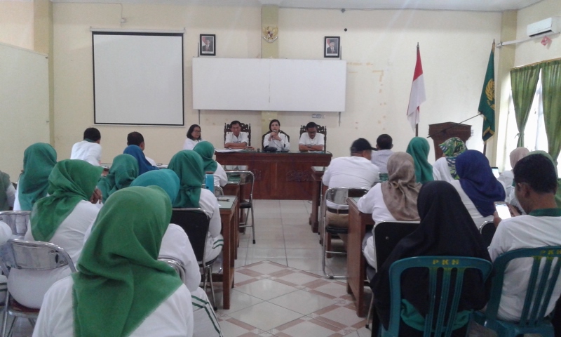 RAPAT STAF HARI TULI INTERNASIONAL