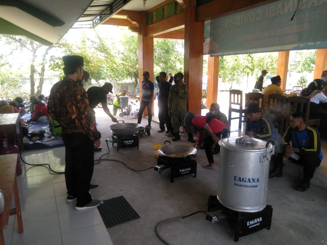 TAGANA, LINMAS DAN MASYARAKAT SEKITAR IKUTI BIMTEK PENGELOLAAN DAPUR UMUM