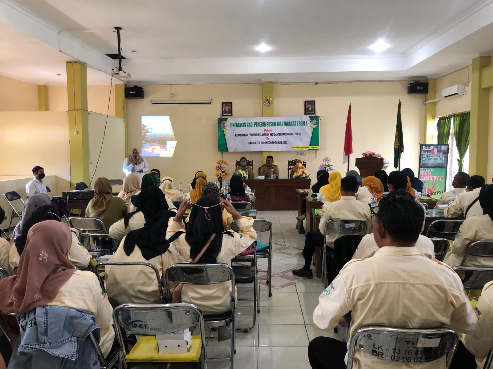 SINERGITAS PEKERJA SOSIAL MASYARAKAT (PSM) DALAM PENANGANAN PEMERLU PELAYANAN KESEJAHTERAAN SOSIAL