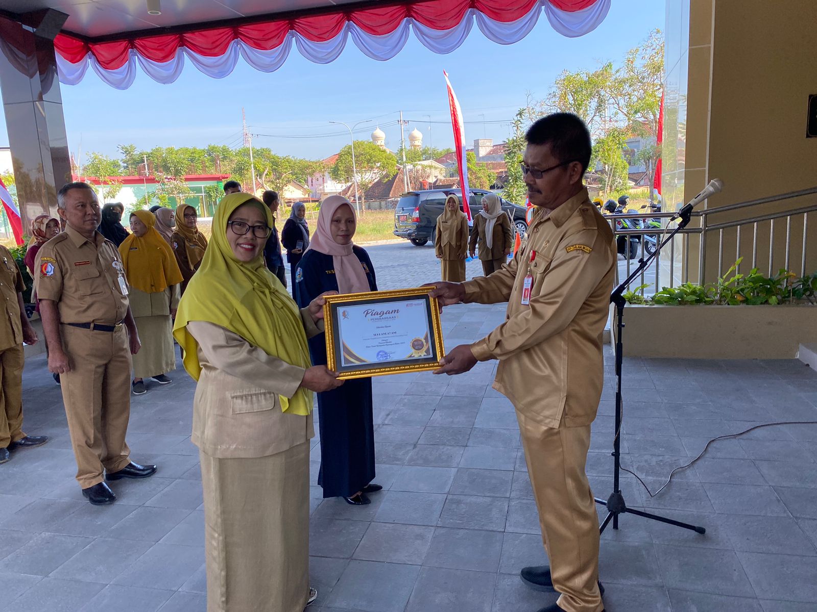 PENGHARGAAN BAGI YANG BERPRESTASI