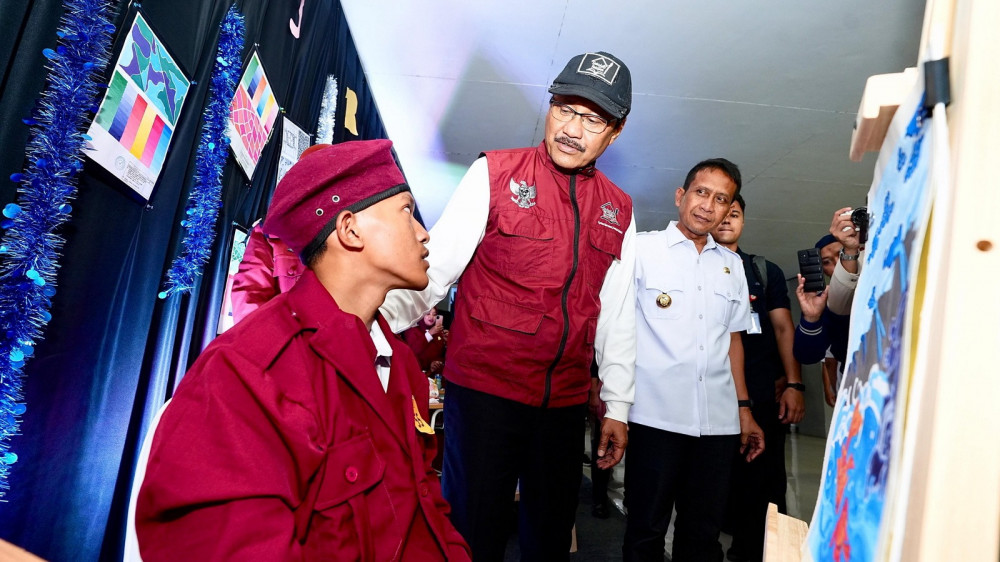 KUNJUNGI SRMA 36 BOJONEGORO, MENSOS APRESIASI KARYA SISWA