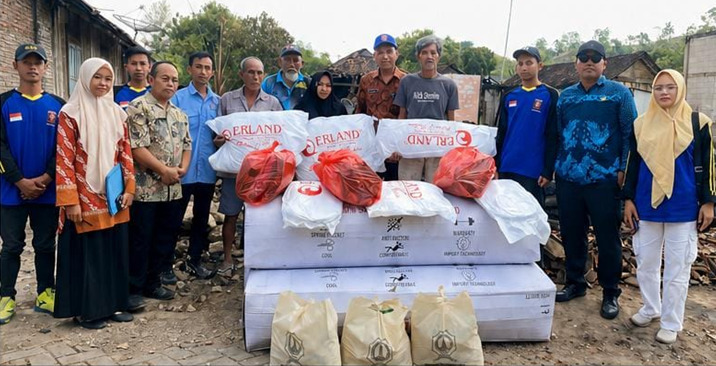 Dinsos Salurkan Bantuan Korban Kebakaran di Temayang dan Campurejo Bojonegoro
