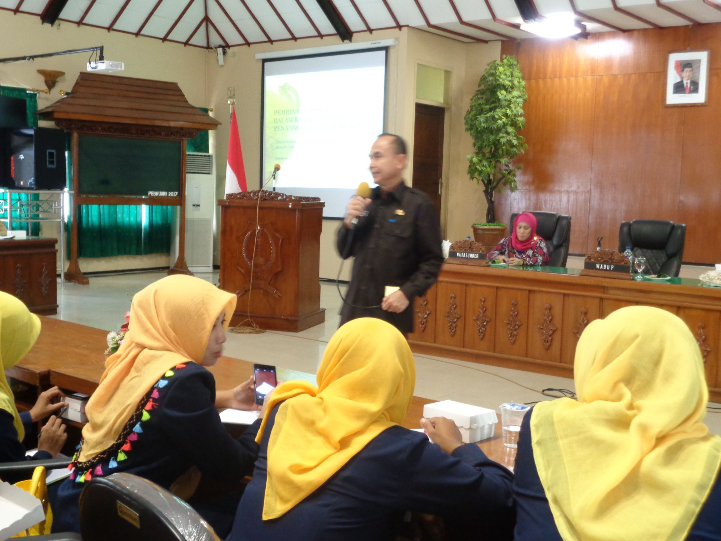 pembinaan petugas sosial