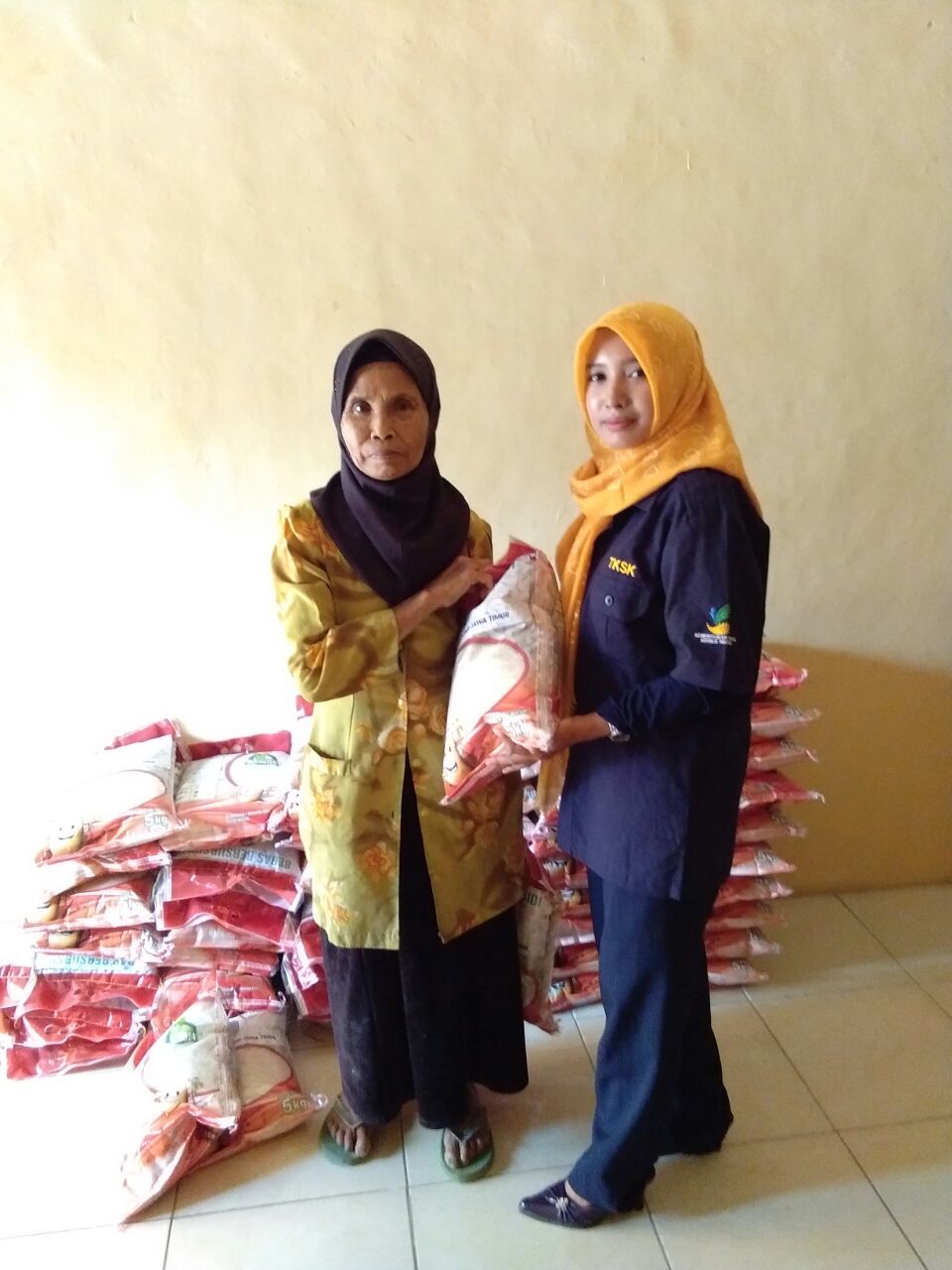 PENYALURAN TUAN RASIDI - BANTUAN BERAS BERSUBSIDI