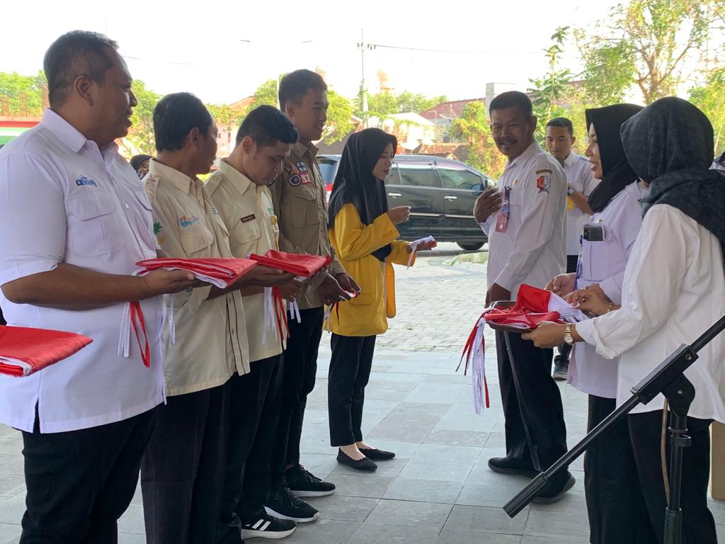 PEMBAGIAN BENDERA MERAH PUTIH